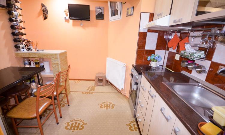 Piata Muncii - Basarabia - Chisinau - garsoniera mobilata - centrala proprie