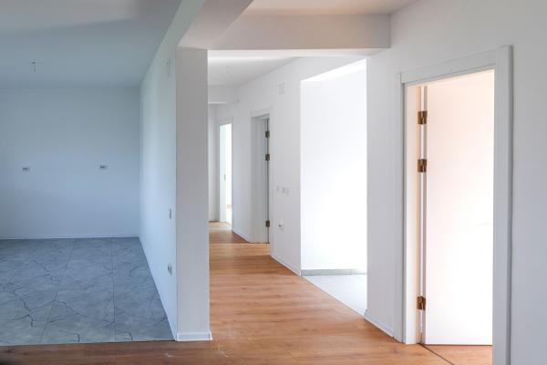 Casa cu 4 camere intabulata in ansamblu cu iesire la lac - Crevedia