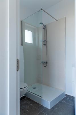 Casa cu 4 camere intabulata in ansamblu cu iesire la lac - Crevedia