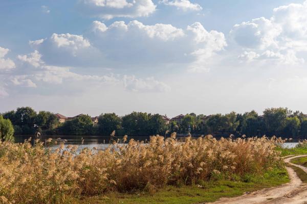 Casa cu 4 camere intabulata in ansamblu cu iesire la lac - Crevedia
