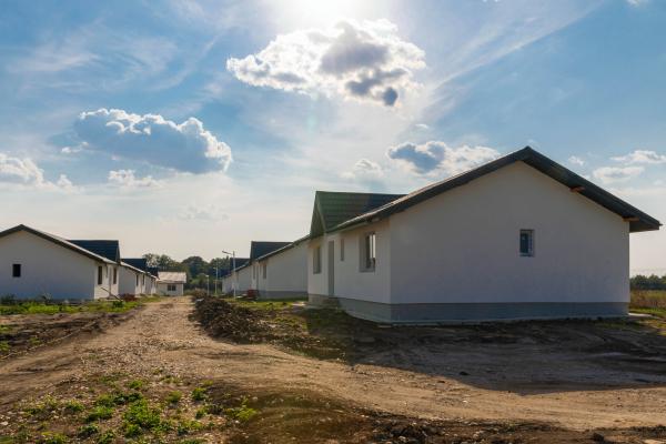 Casa cu 4 camere intabulata in ansamblu cu iesire la lac - Crevedia