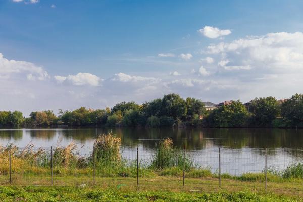 Casa cu 4 camere intabulata in ansamblu cu iesire la lac - Crevedia