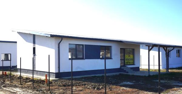 Casa cu 4 camere intabulata in ansamblu cu iesire la lac - Crevedia