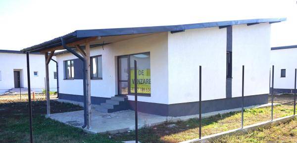 Casa cu 4 camere intabulata in ansamblu cu iesire la lac - Crevedia