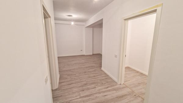 Vanzare sau inchiriere 3 Camere Via Pipera - 110  mp - decomandat