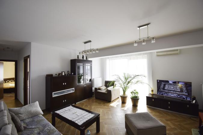 Luxury apartment Sisesti Bucurestii Noi, 2 Cocosi in a residential complex