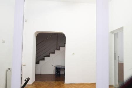 Vila-Rond George Cosbuc-Casa Poporului, curte generoasa