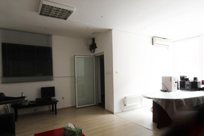 Vila-Rond George Cosbuc-Casa Poporului, curte generoasa