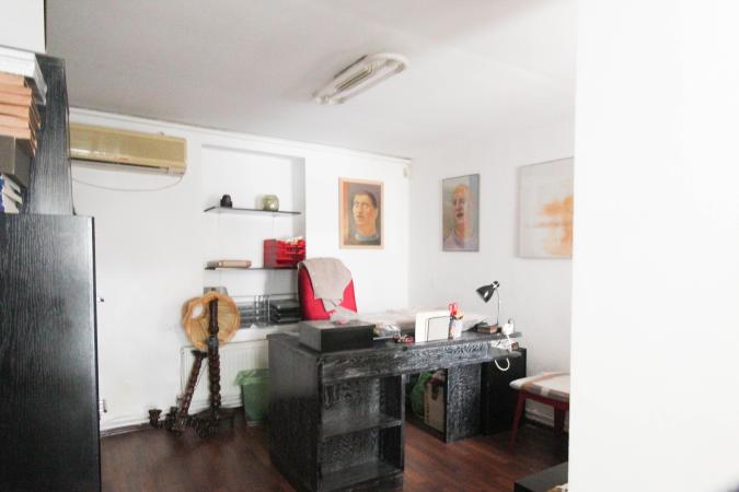 Vila-Rond George Cosbuc-Casa Poporului, curte generoasa