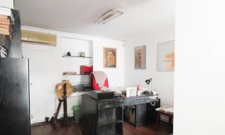 Vila-Rond George Cosbuc-Casa Poporului, curte generoasa