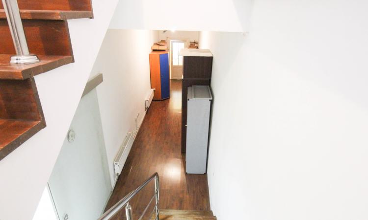 Vila-Rond George Cosbuc-Casa Poporului, curte generoasa