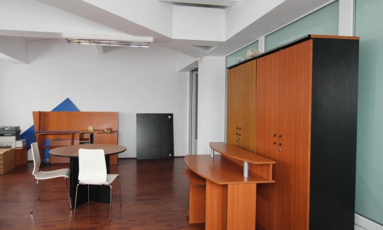 Vila-Rond George Cosbuc-Casa Poporului, curte generoasa