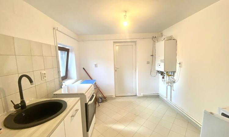 3 Camere - Birouri - Capitale - Roma