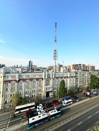 4 rooms - 0 minutes Metrou Stefan cel Mare - 90 usable square meters - 1982