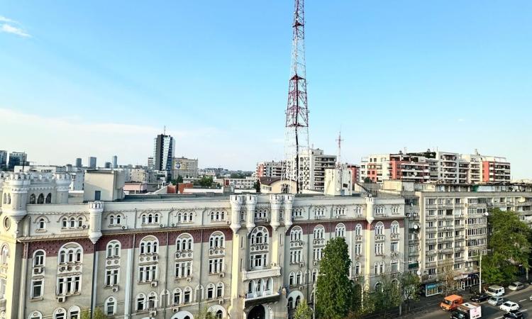 4 rooms - 0 minutes Metrou Stefan cel Mare - 90 usable square meters - 1982
