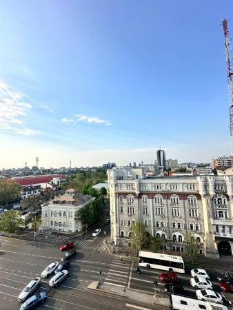 4 rooms - 0 minutes Metrou Stefan cel Mare - 90 usable square meters - 1982