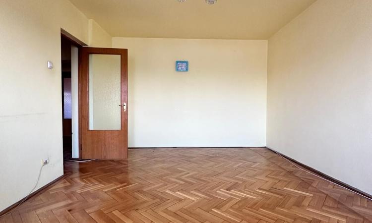 4 rooms - 0 minutes Metrou Stefan cel Mare - 90 usable square meters - 1982