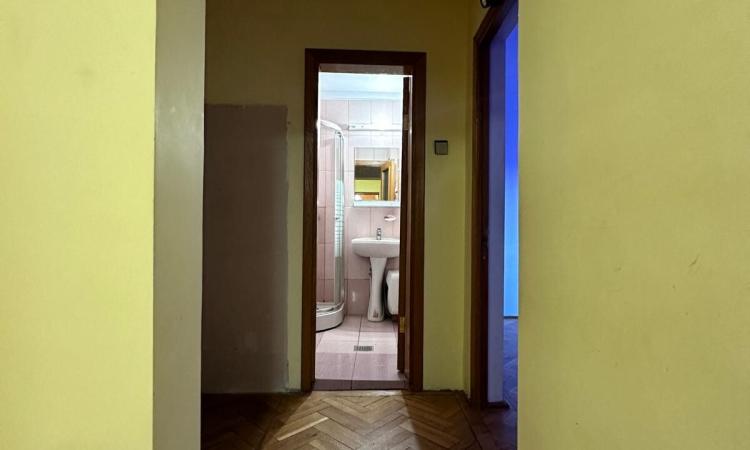 4 rooms - 0 minutes Metrou Stefan cel Mare - 90 usable square meters - 1982