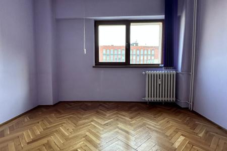 4 rooms - 0 minutes Metrou Stefan cel Mare - 90 usable square meters - 1982