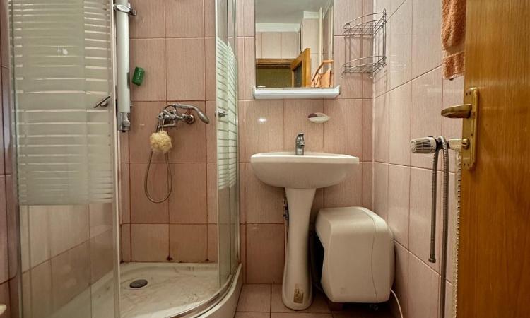 4 rooms - 0 minutes Metrou Stefan cel Mare - 90 usable square meters - 1982