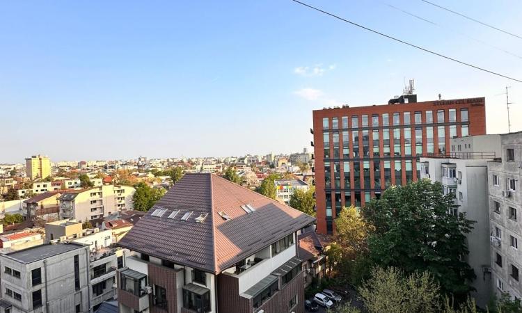 4 rooms - 0 minutes Metrou Stefan cel Mare - 90 usable square meters - 1982
