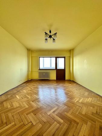 4 rooms - 0 minutes Metrou Stefan cel Mare - 90 usable square meters - 1982