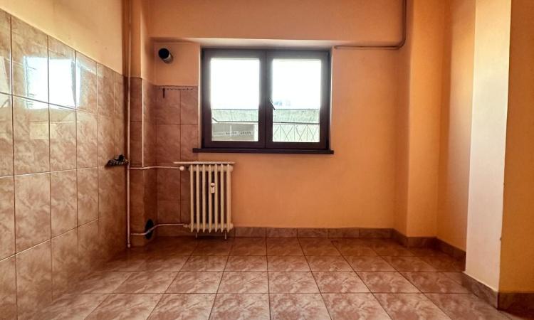 4 rooms - 0 minutes Metrou Stefan cel Mare - 90 usable square meters - 1982