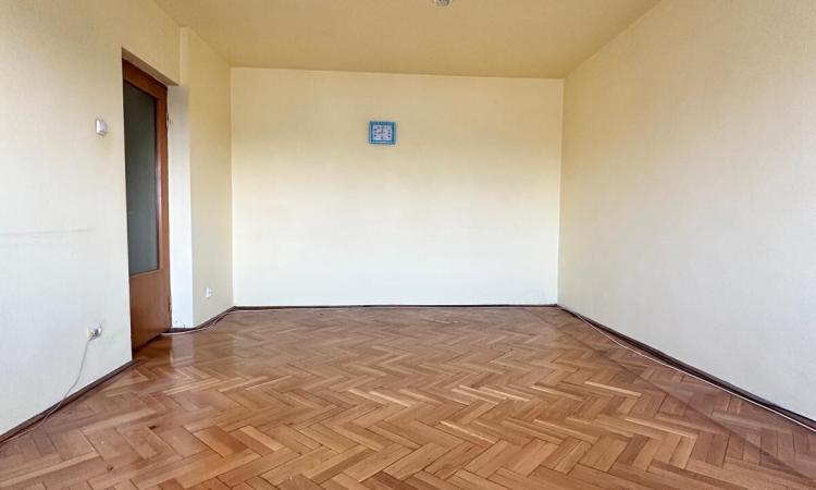 4 rooms - 0 minutes Metrou Stefan cel Mare - 90 usable square meters - 1982