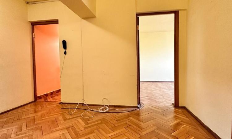 4 rooms - 0 minutes Metrou Stefan cel Mare - 90 usable square meters - 1982