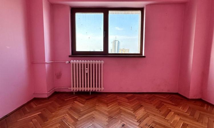 4 rooms - 0 minutes Metrou Stefan cel Mare - 90 usable square meters - 1982