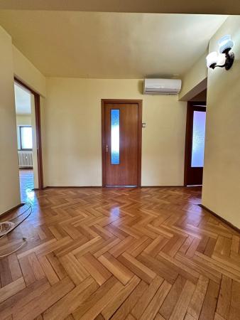 4 rooms - 0 minutes Metrou Stefan cel Mare - 90 usable square meters - 1982