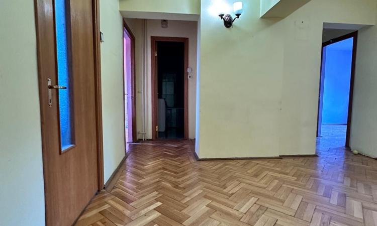 4 rooms - 0 minutes Metrou Stefan cel Mare - 90 usable square meters - 1982