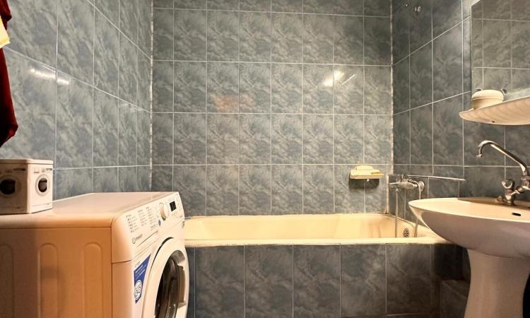 4 rooms - 0 minutes Metrou Stefan cel Mare - 90 usable square meters - 1982
