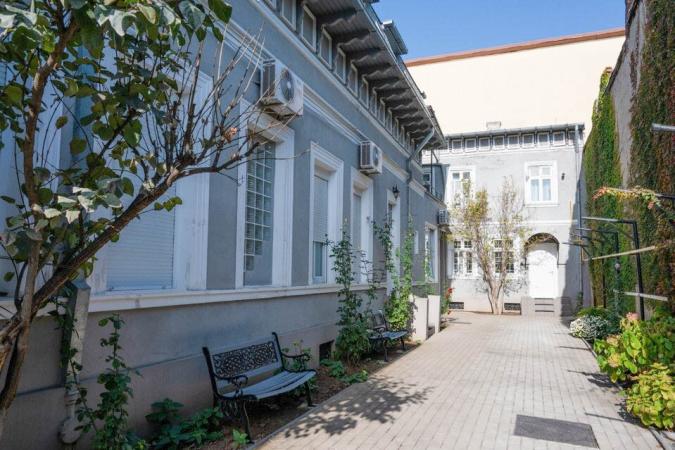 Vila-Rond George Cosbuc-curte generoasa, ideala pentru sediu de firma