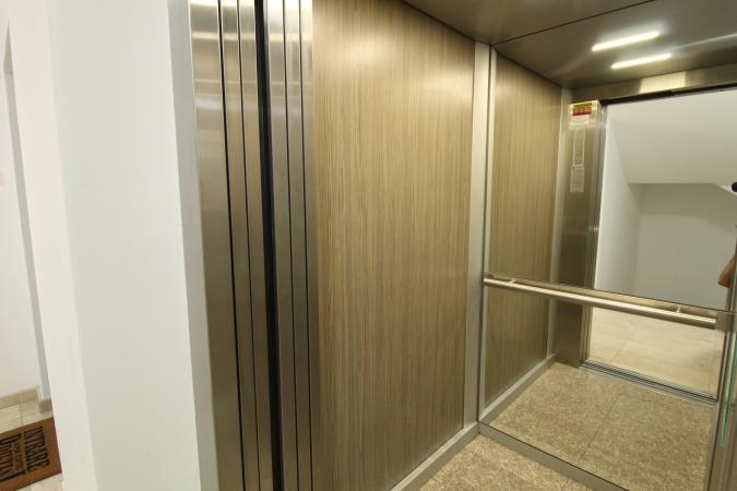 Unirii-Piata Unirii-Terasa--loc de parcare subteran-complet renovat