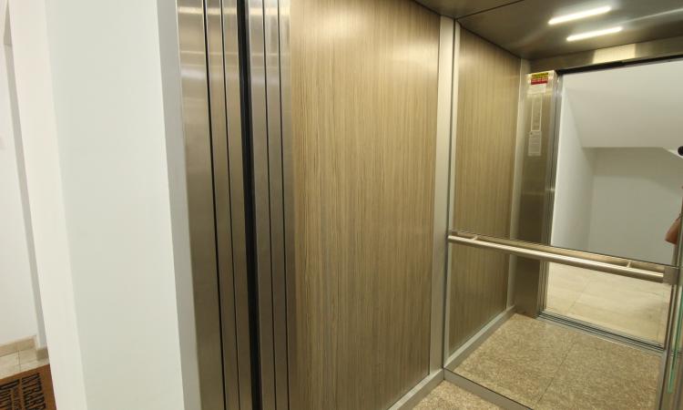 Unirii-Piata Unirii-Terasa--loc de parcare subteran-complet renovat