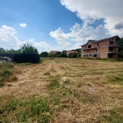 Balotesti - Str. Fieni - teren intravilan 1225 mp langa padure