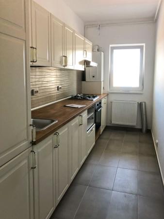 Baneasa - Sisesti, apartament 2 camere in bloc, decomandat, etaj 4/5
