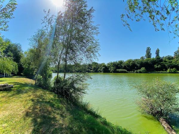 Sisesti Bloc Nou - Lac - Metrou Straulesti