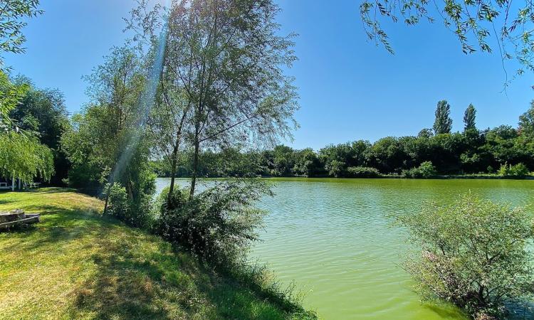 Sisesti Bloc Nou - Lac - Metrou Straulesti