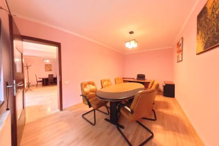 Unirii - Parcul Carol - Str Gramont - Birouri - 5 camere - mobilate/utilate- centrala proprie