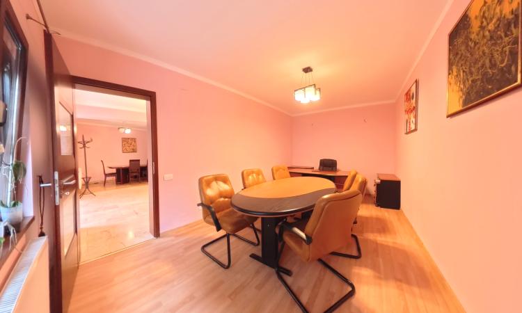 Unirii - Parcul Carol - Str Gramont - Birouri - 5 camere - mobilate/utilate- centrala proprie