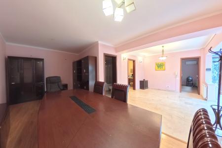 Unirii - Parcul Carol - Str Gramont - Birouri - 5 camere - mobilate/utilate- centrala proprie
