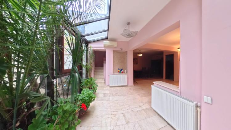 Unirii - Parcul Carol - Str Gramont - Birouri - 5 camere - mobilate/utilate- centrala proprie
