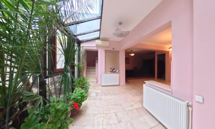 Unirii - Parcul Carol - Str Gramont - Birouri - 5 camere - mobilate/utilate- centrala proprie