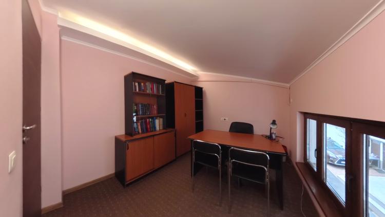 Unirii - Parcul Carol - Str Gramont - Birouri - 5 camere - mobilate/utilate- centrala proprie
