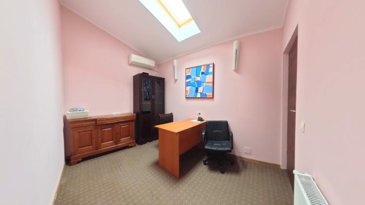 Unirii - Parcul Carol - Str Gramont - Birouri - 5 camere - mobilate/utilate- centrala proprie
