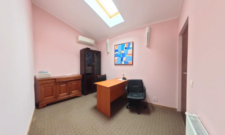 Unirii - Parcul Carol - Str Gramont - Birouri - 5 camere - mobilate/utilate- centrala proprie