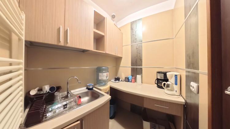 Unirii - Parcul Carol - Str Gramont - Birouri - 5 camere - mobilate/utilate- centrala proprie