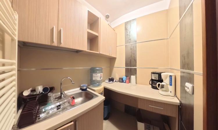 Unirii - Parcul Carol - Str Gramont - Birouri - 5 camere - mobilate/utilate- centrala proprie